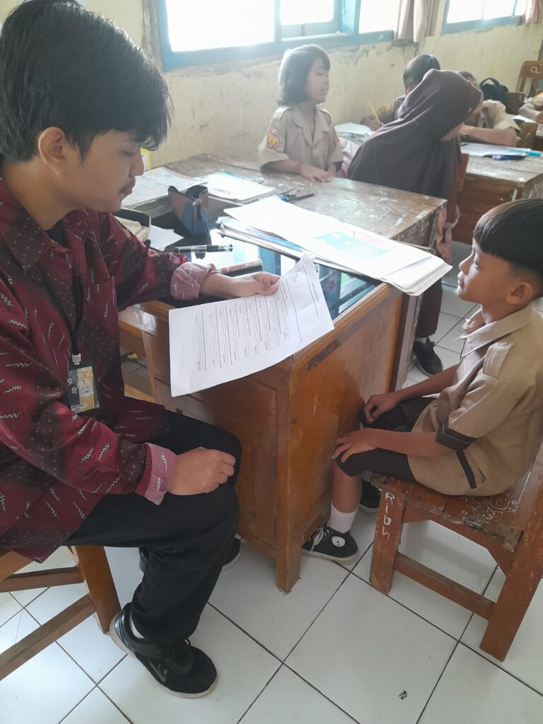 Mahasiswa Matematika UIN Siber Syekh Nurjati Cirebon Melakukan Survei Anak Kecanduan Gadget di Desa Dawuan Cirebon